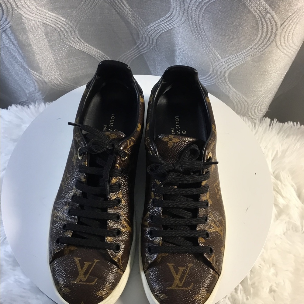 Louis Vuitton Women Brown Monogram Low-Top Sneakers - Size US 7.5